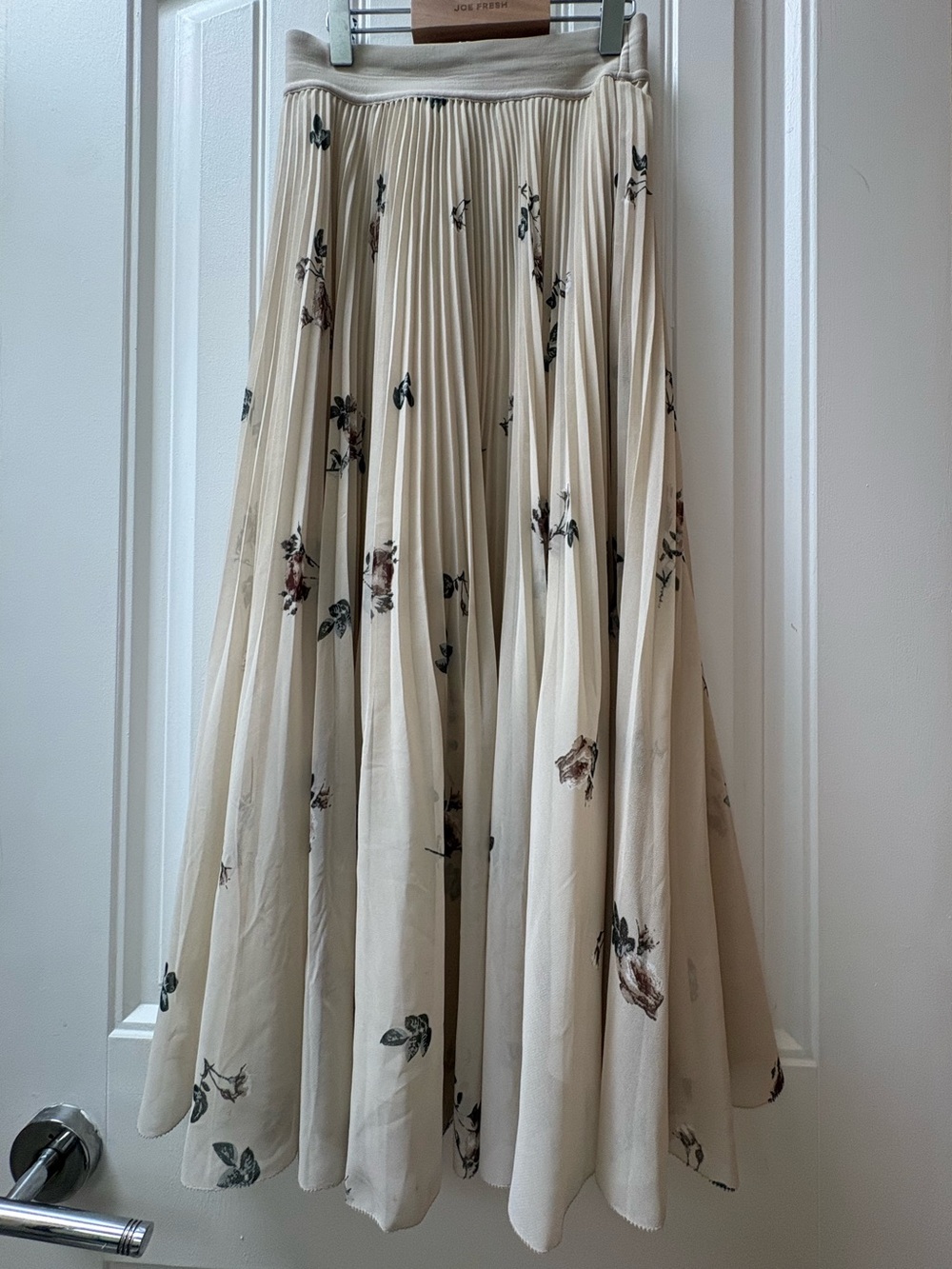 Aritzia Wilfred Cream Pleated Floral Twirl Skirt
